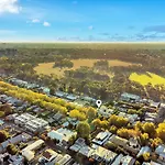 Stylish Home, Family - Walk To Pub,Cafes, 1Km Cbd!