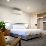 Peninsula Hotel Motel