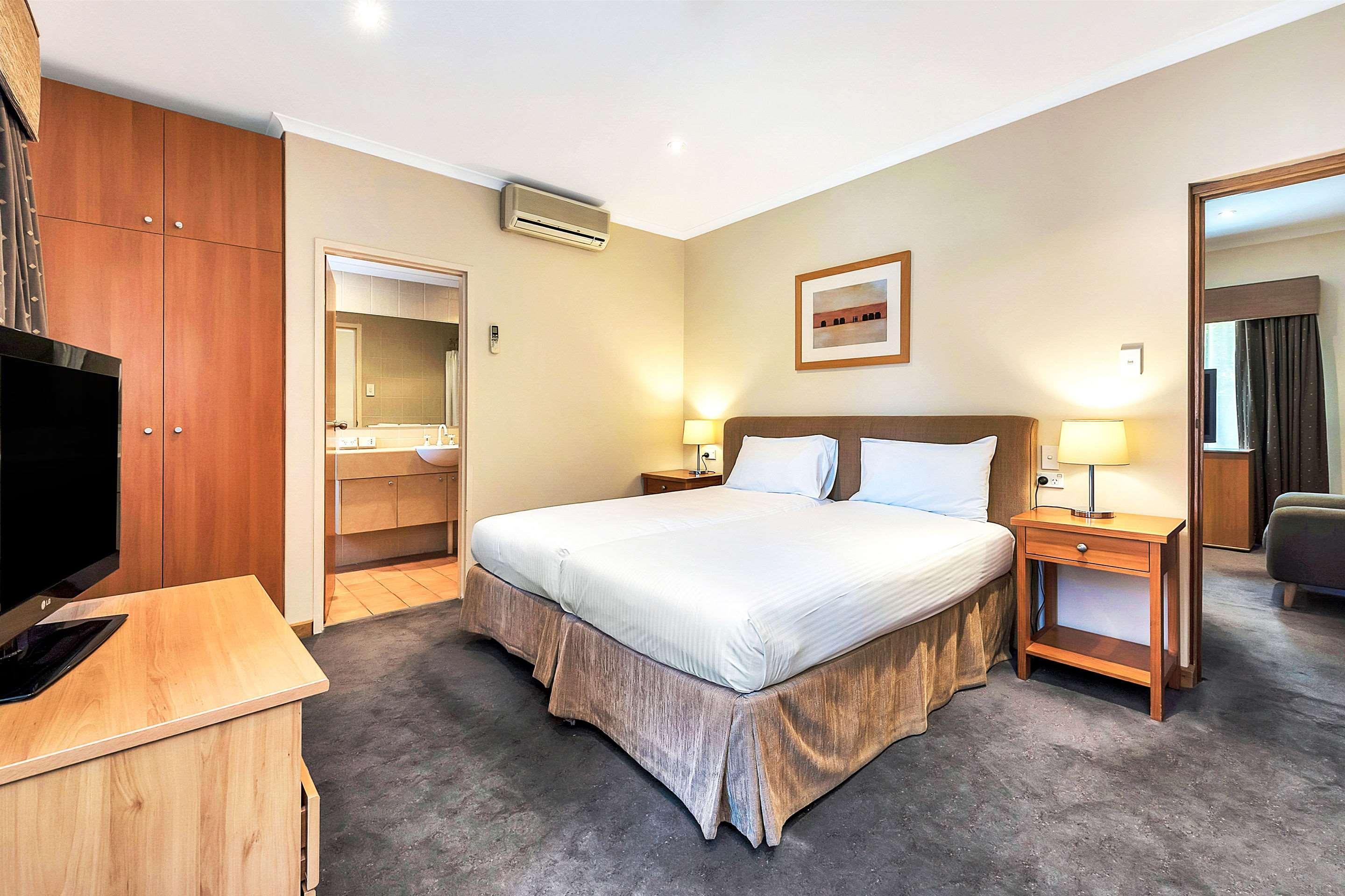 Comfort & Sombrero Hotel Adelaide