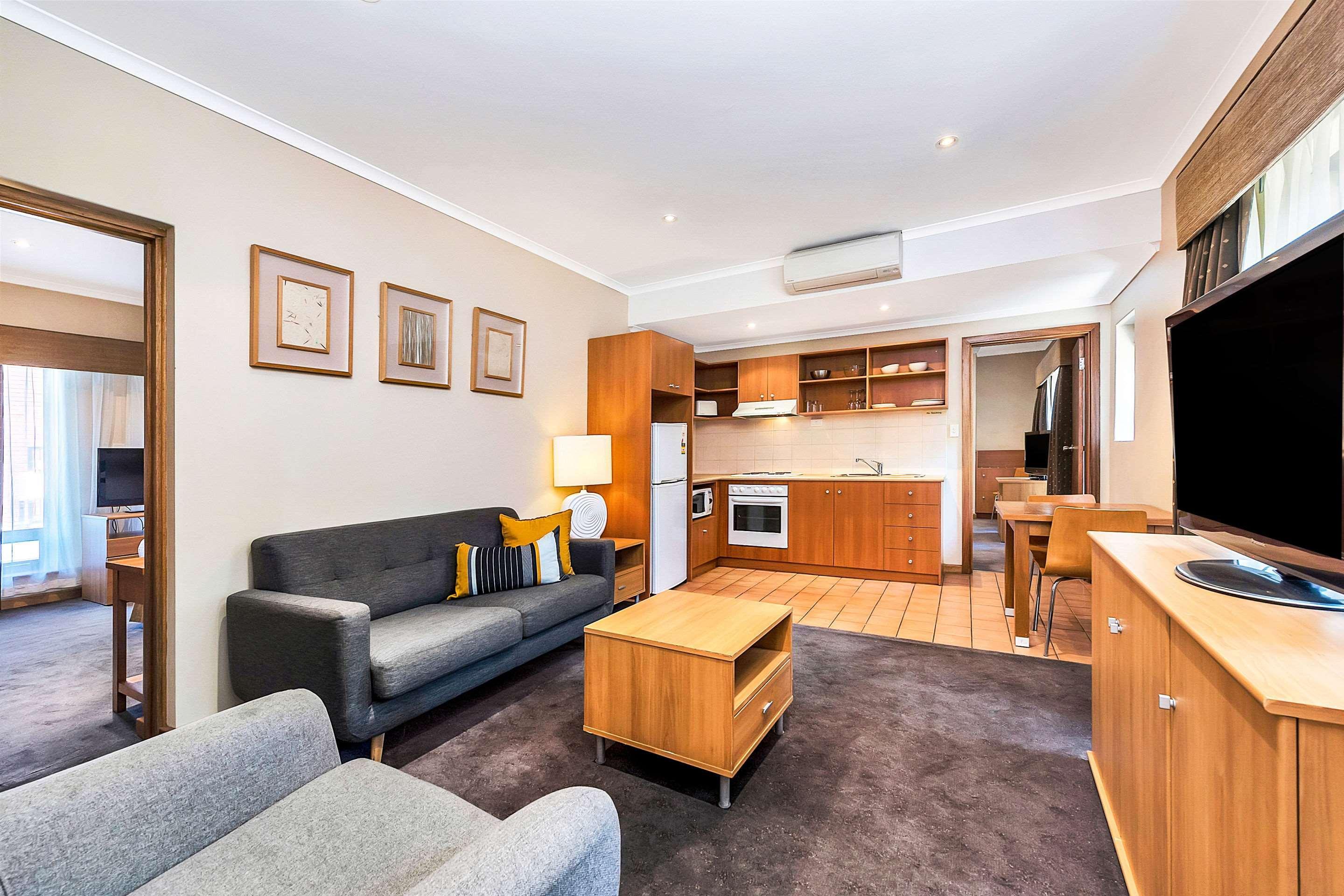 Comfort & Sombrero Hotel Adelaide