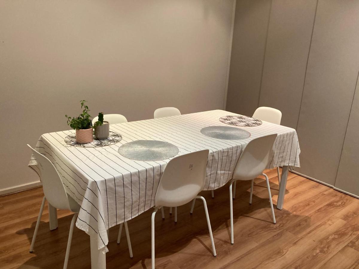Homestay A Close To Shopping Centre *