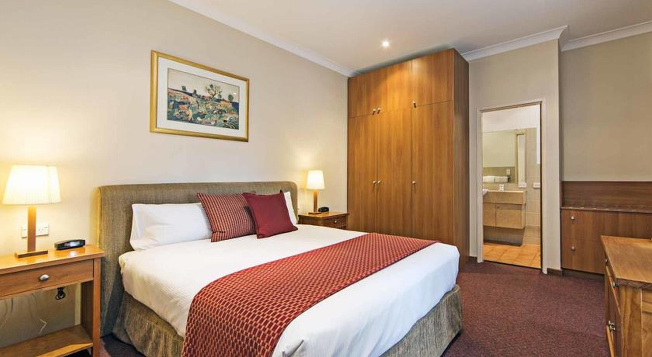 Comfort & Sombrero Hotel Adelaide