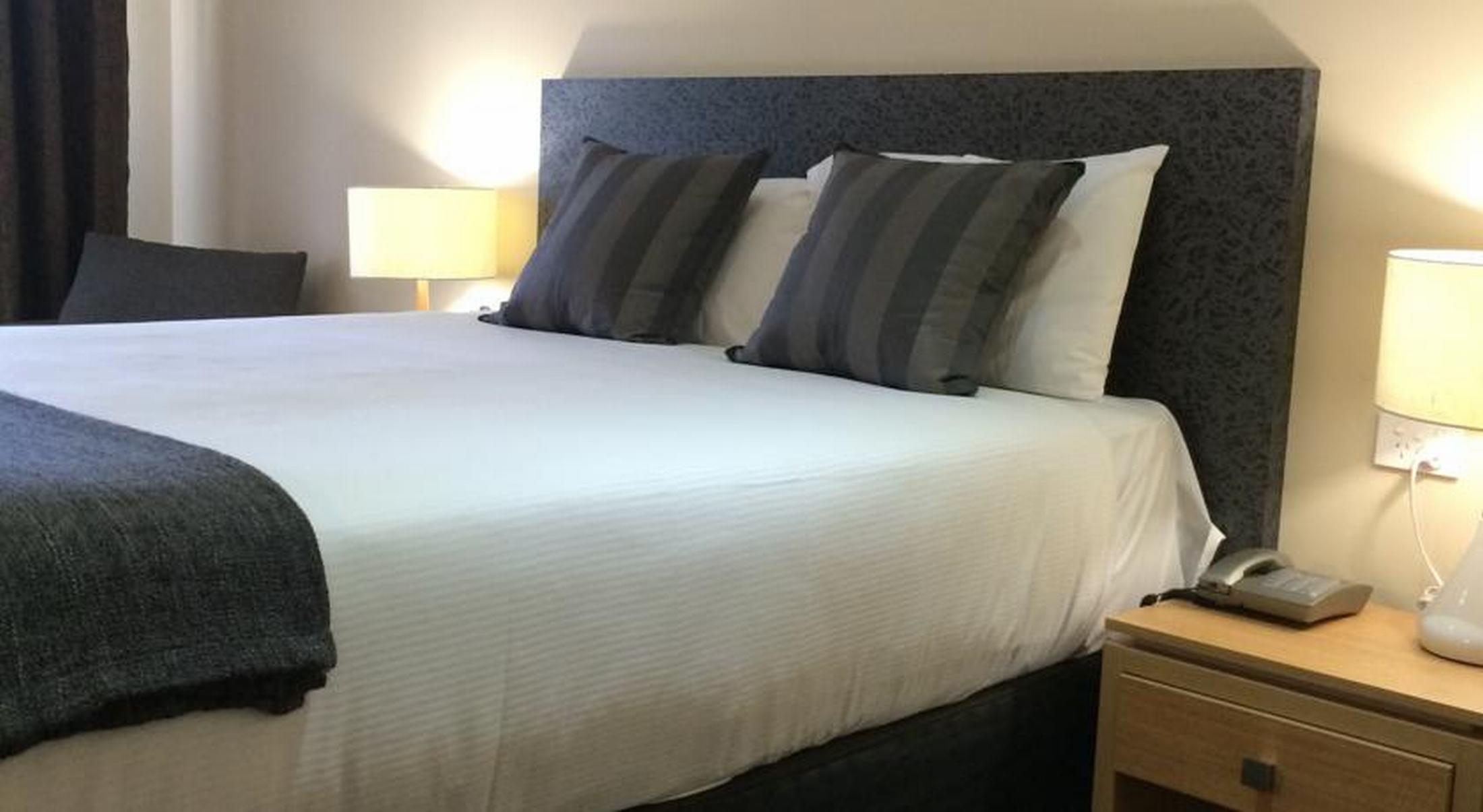 Comfort & Sombrero Hotel Adelaide