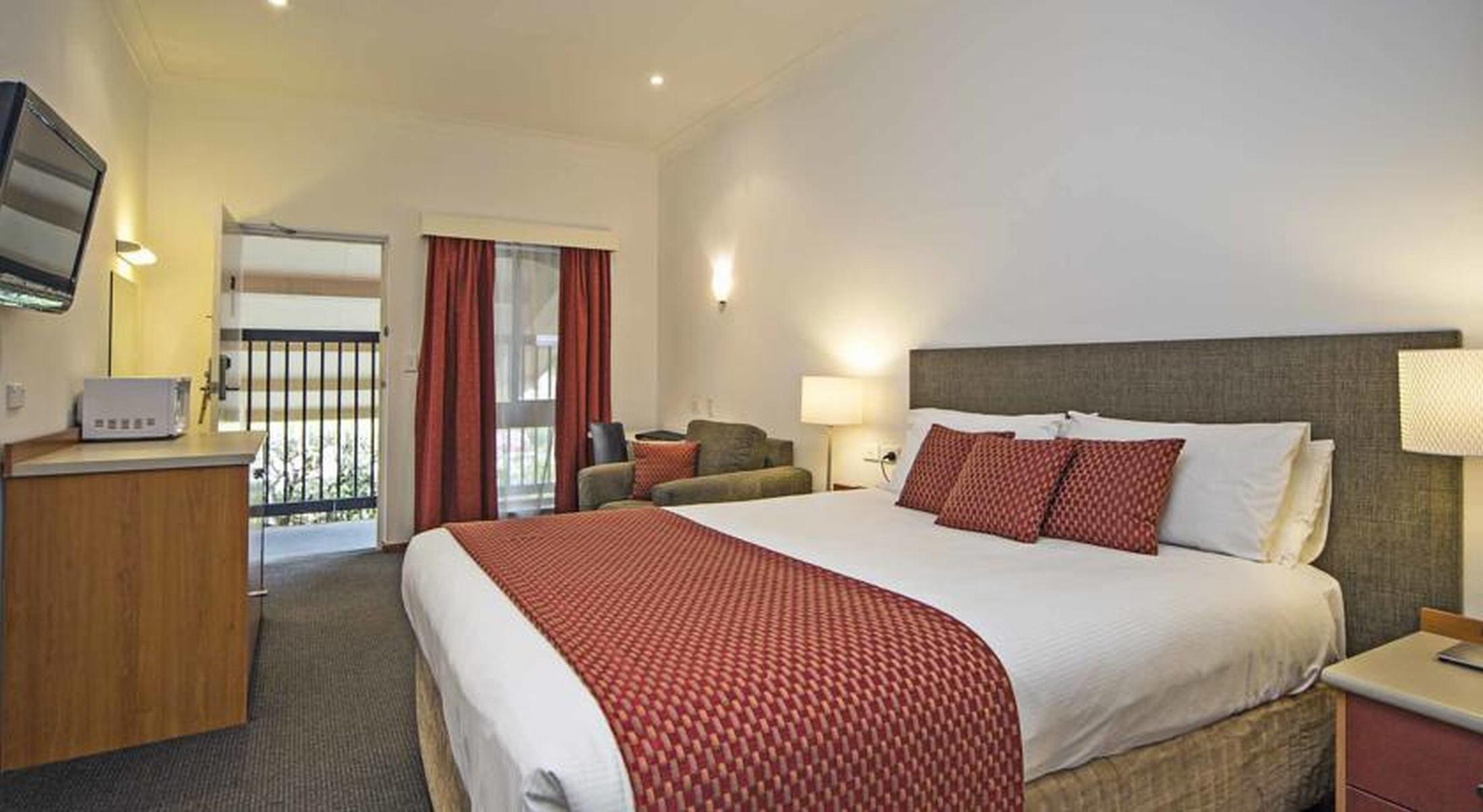 Comfort & Sombrero Hotel Adelaide