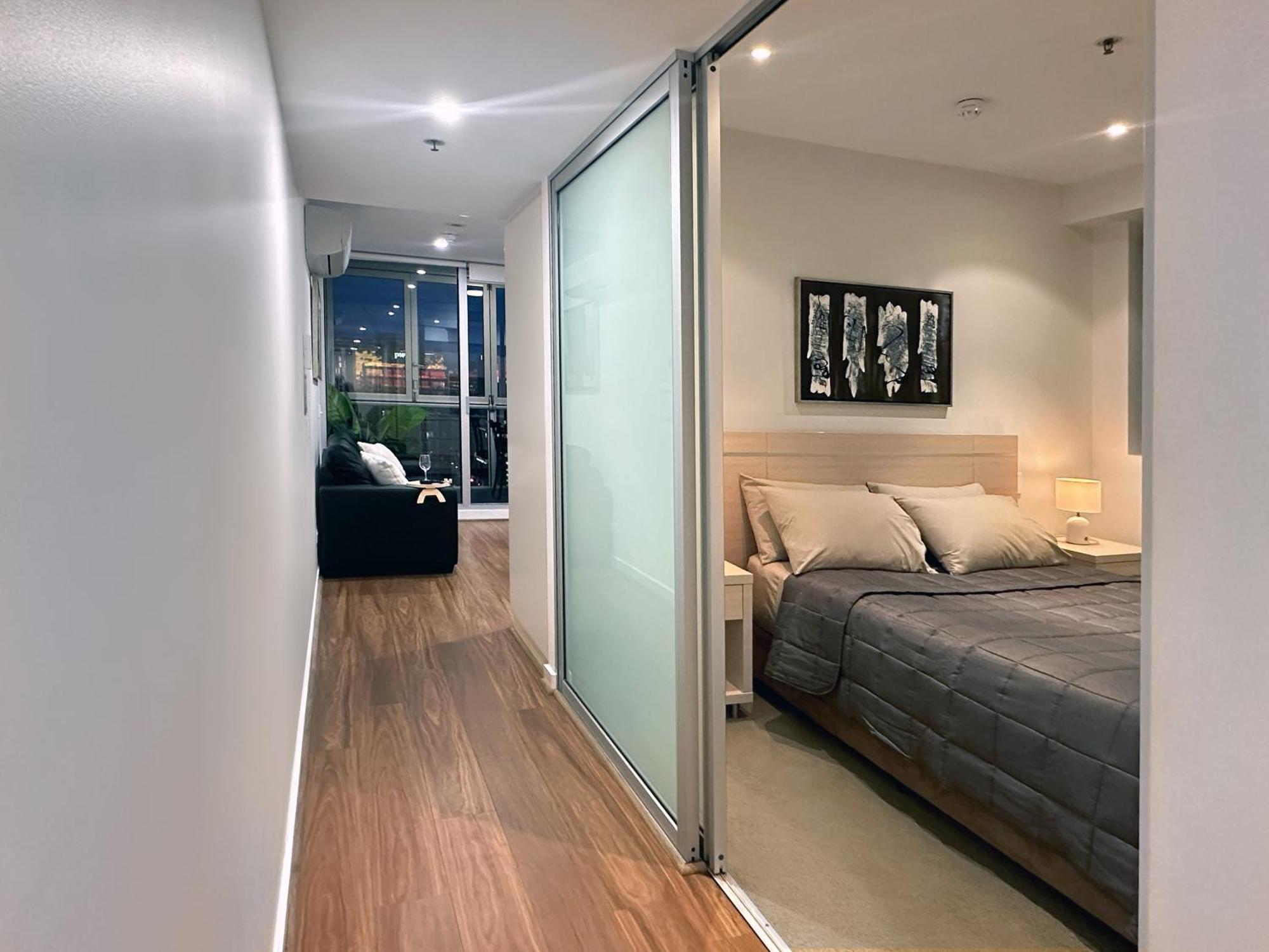 Apartment Penthouse View Luxury Cbd Penthouse Sleeps 6 Balcony Access