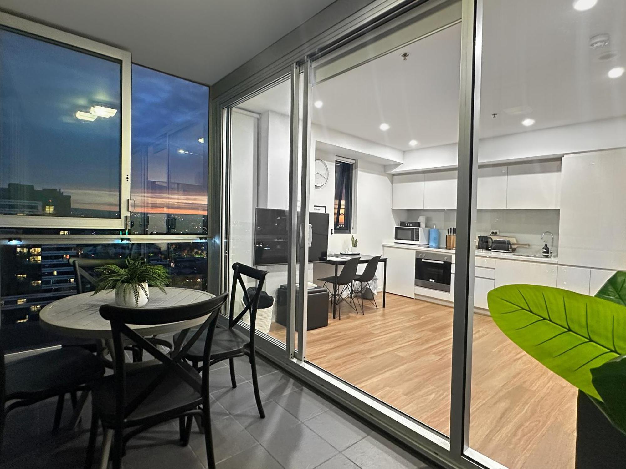 Apartment Penthouse View Luxury Cbd Penthouse Sleeps 6 Balcony Access Adelaide