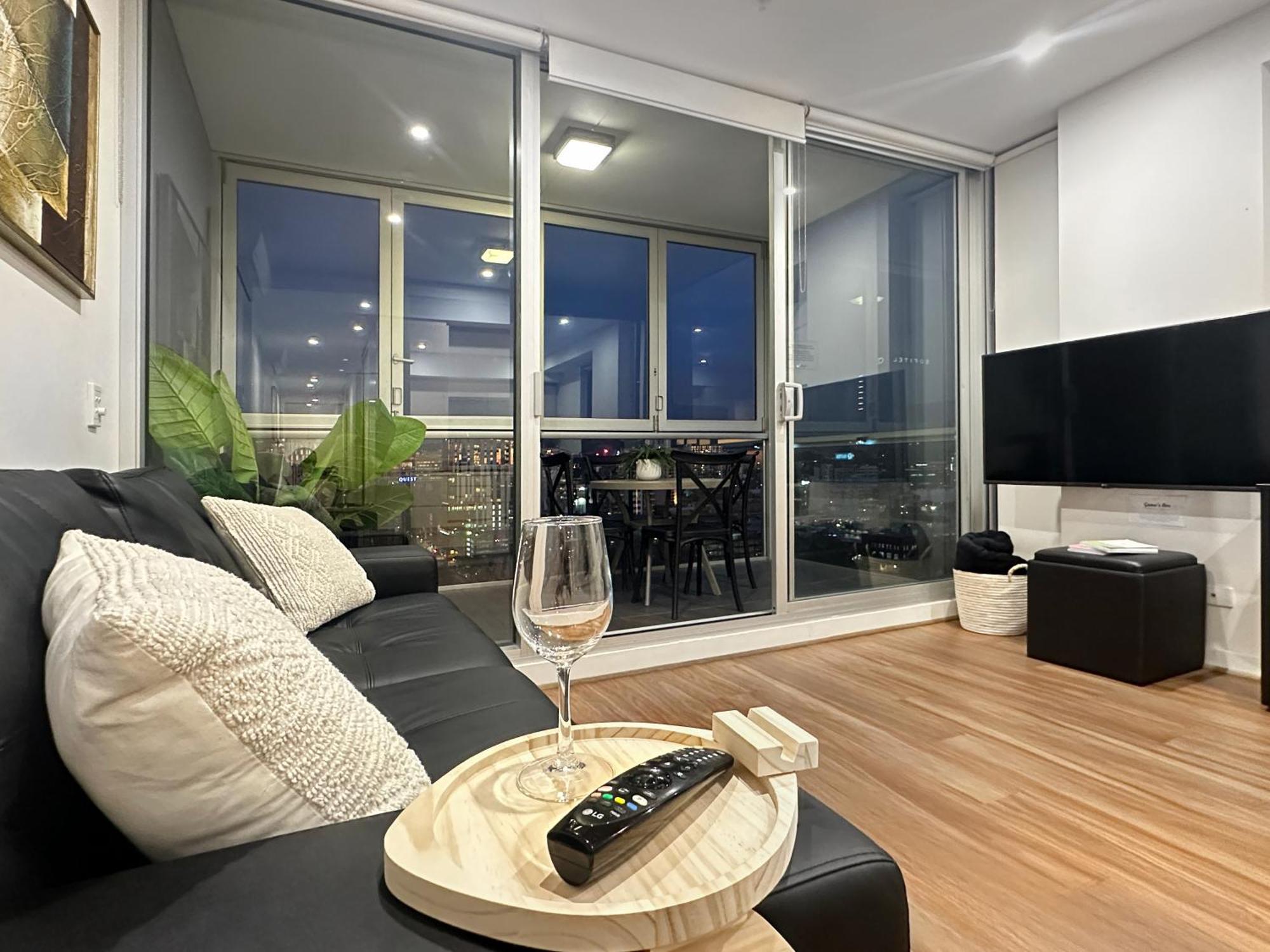 Apartment Penthouse View Luxury Cbd Penthouse Sleeps 6 Balcony Access *