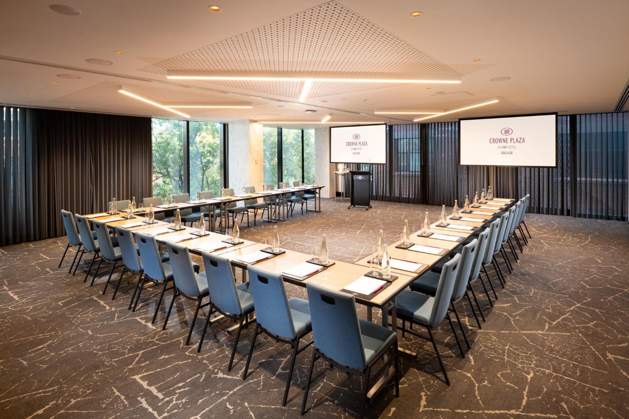 Crowne Plaza By Ihg