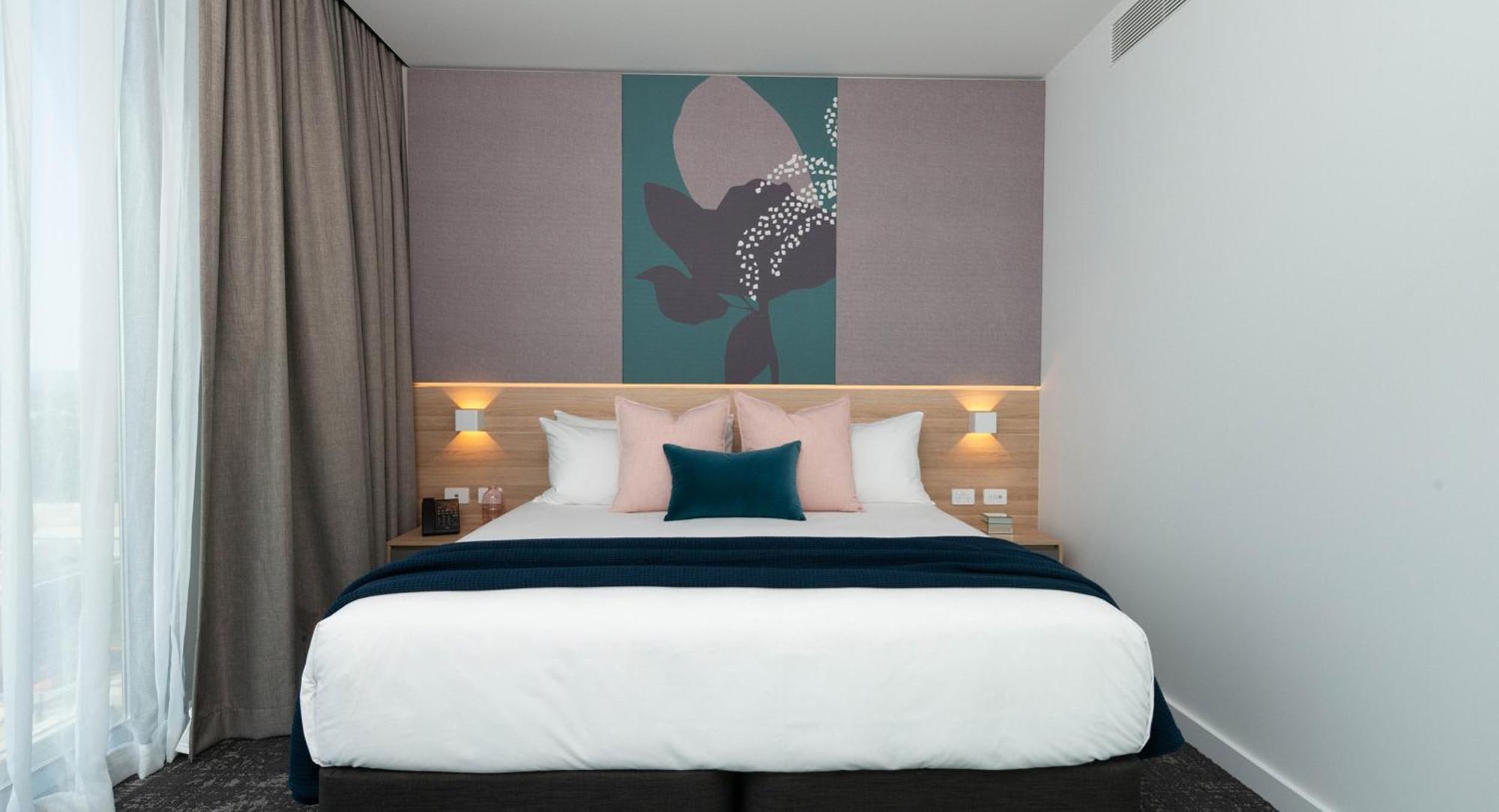 Crowne Plaza By Ihg Hotel 4*