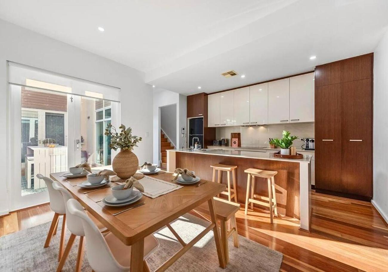 Stylish Home, Family - Walk To Pub,cafes, 1km Cbd! Holiday home Adelaide