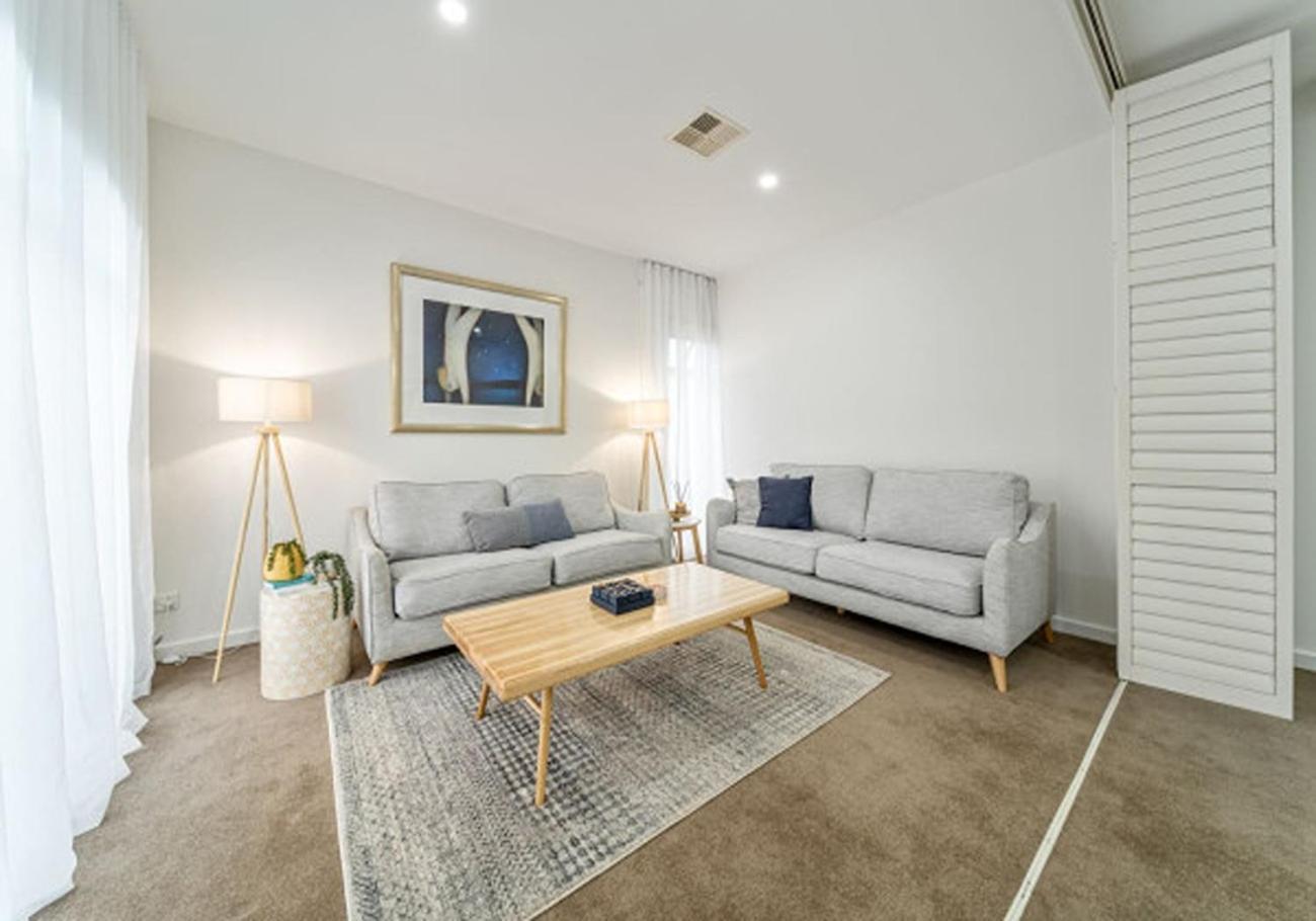 Holiday home Stylish Home, Family - Walk To Pub,cafes, 1km Cbd!