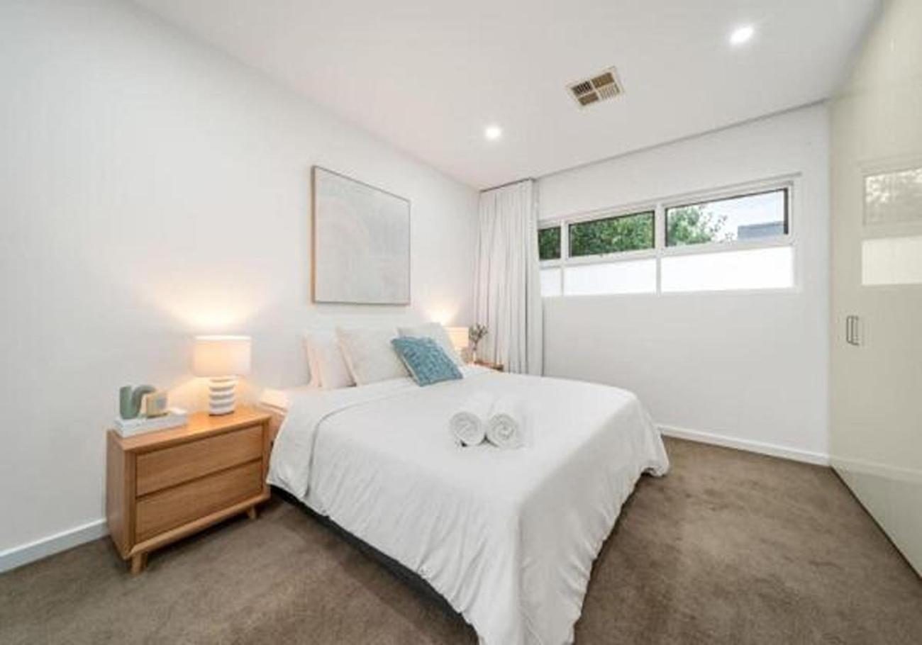 Stylish Home, Family - Walk To Pub,cafes, 1km Cbd! * Adelaide