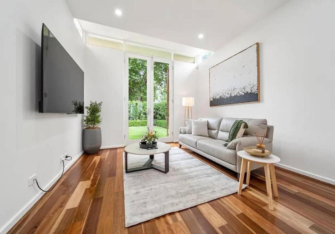 Stylish Home, Family - Walk To Pub,cafes, 1km Cbd! Holiday home *