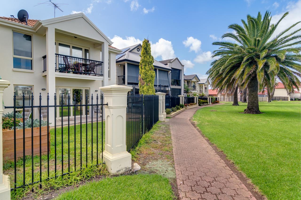 Port Harbourside House * Adelaide