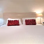 Hi 5 Star Luxury Adelaide City Apartment