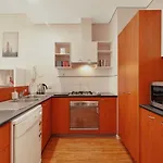 3 Bedroom Townhouse Near Gouger Street - Pets Friendly - Free Parking - Free Wifi