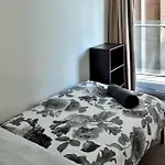 City Centre Apt - 3 Bed/Parking/Cbd/Wifi