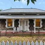 Cozy Cottage Retreat 3Br Holiday Home In Norwood