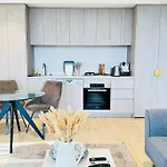 2 Bedroom Ap In The Heart Of Cbd