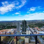 King Bed Luxury Cbd Coastal Room With Amazing City Views, Spa, Gym, Bbq, Steam & Sauna Rooms