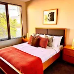 2 Bed 2 Bath Modern Townhouse In Heart Of Adelaide