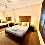 2 Bed 2 Bath Modern Townhouse In Heart Of Adelaide