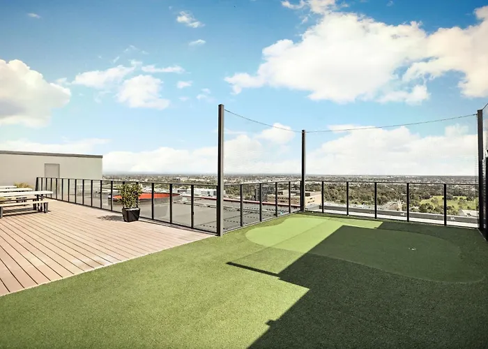 2 Bedroom Apartment With Stunning Views And Car Parking