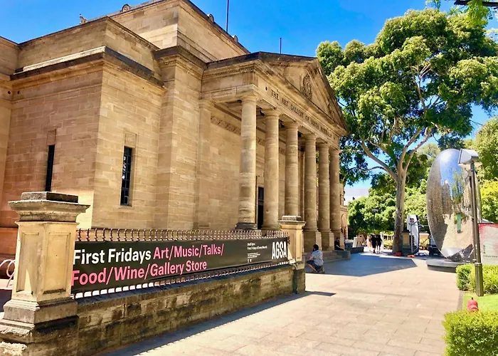 2 Bed 2 Bath Modern Townhouse In Heart Of Adelaide