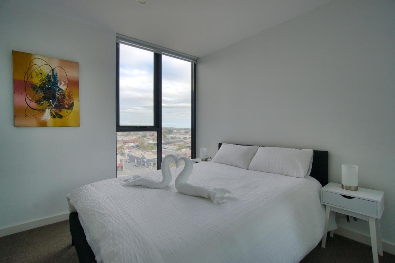 Modern 2 Bedroom - Cbd Apartment