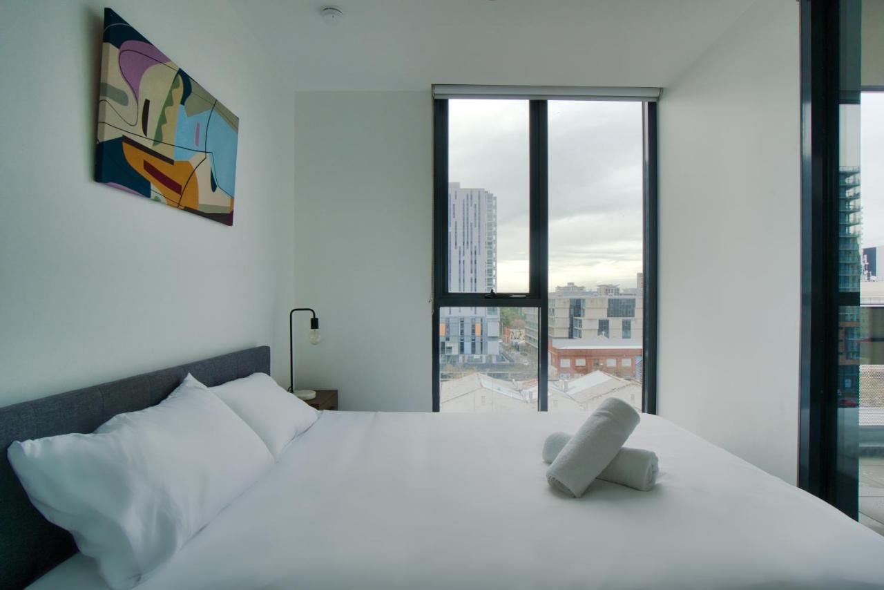 Modern 2 Bedroom - Cbd Apartment