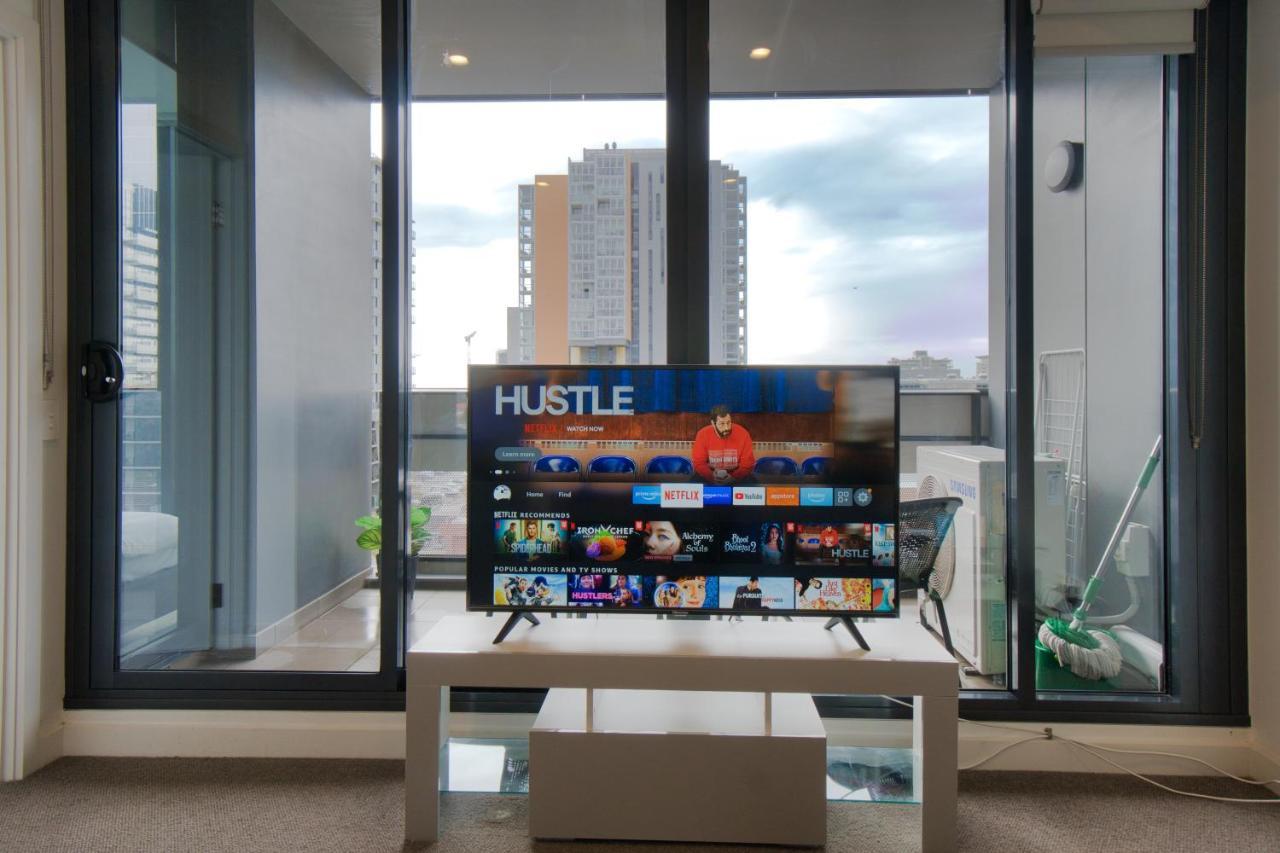 Modern 2 Bedroom - Cbd Apartment