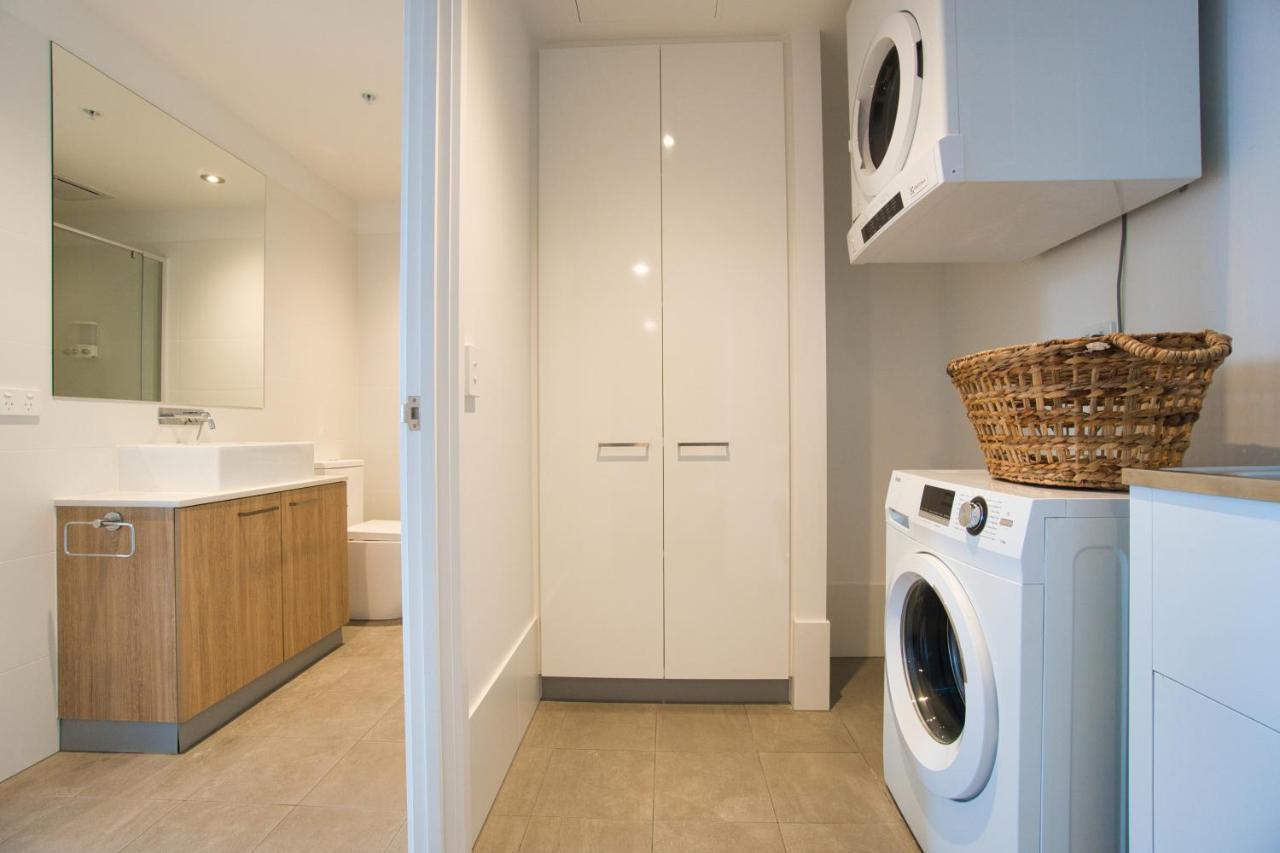 Beautiful Cambodian Inspired With Pool & Gym Apartment Adelaide