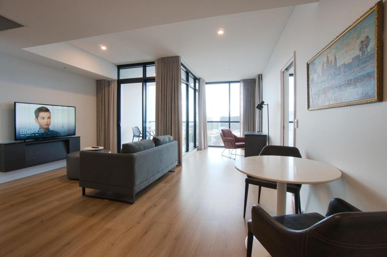 Beautiful Cambodian Inspired With Pool & Gym Apartment Adelaide