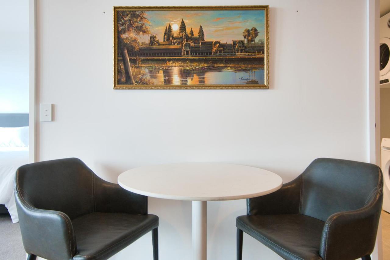 Beautiful Cambodian Inspired With Pool & Gym * Adelaide