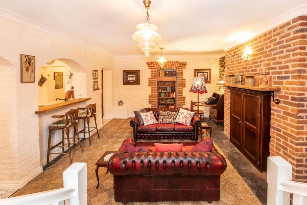 Burrow At Botanic Apartment *