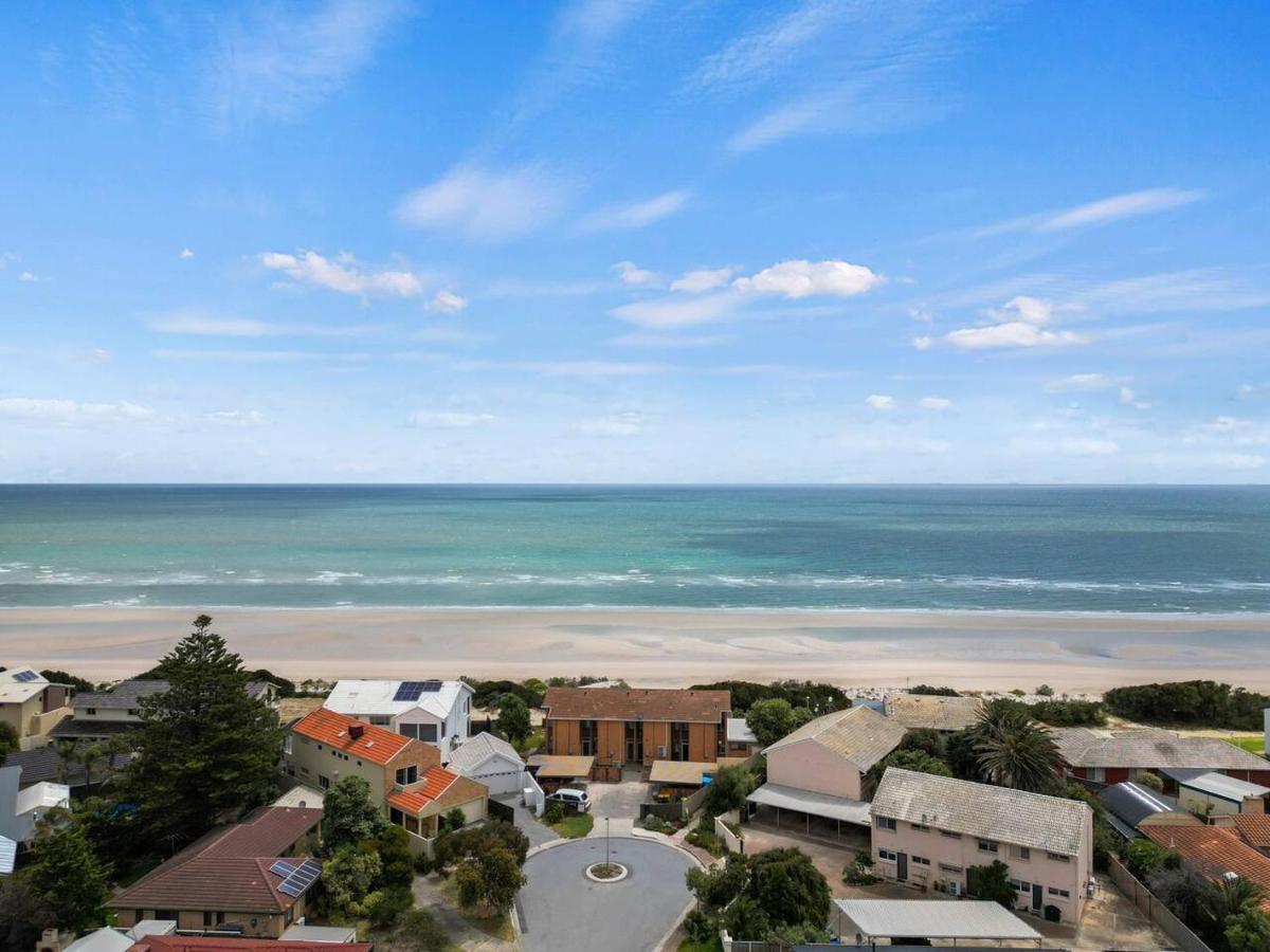 Holiday home Beachside Beauty - Iconic Beachfront Panorama *
