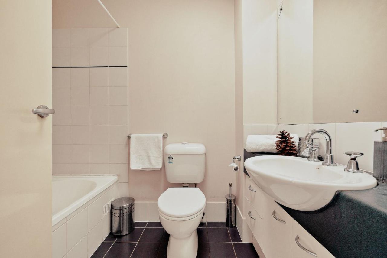 Apartment 3 Bedroom Townhouse Near Gouger Street - Pets Friendly - Free Parking - Free Wifi