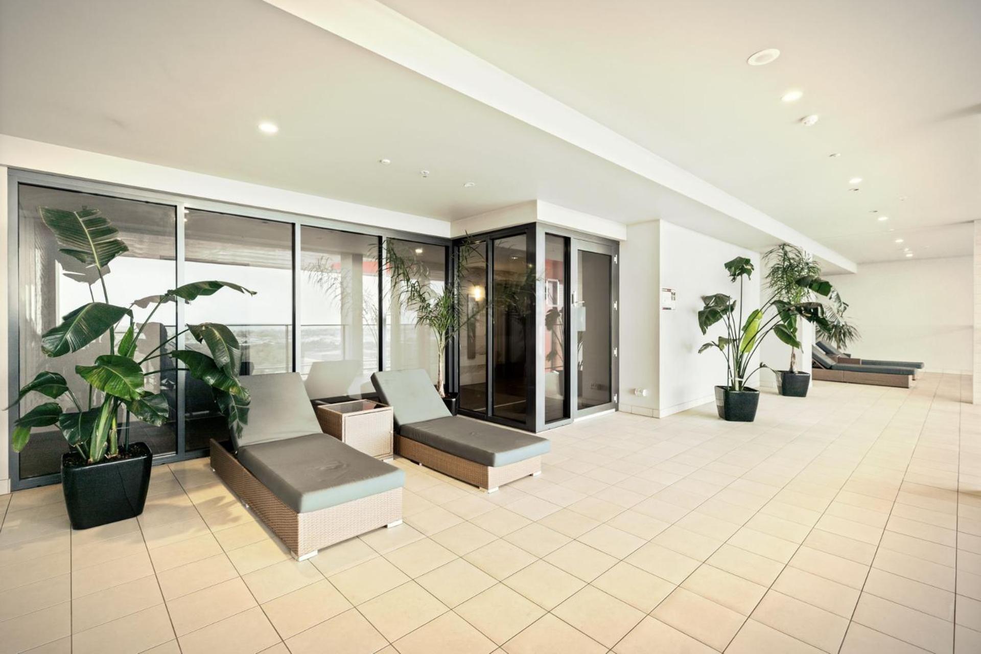 2 Bedroom With Stunning Views And Car Parking * Adelaide