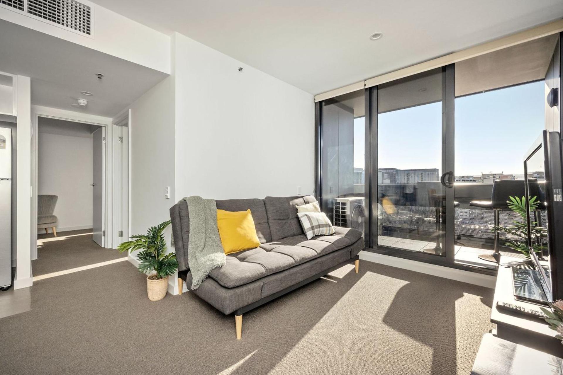 2 Bedroom With Stunning Views And Car Parking Apartment *