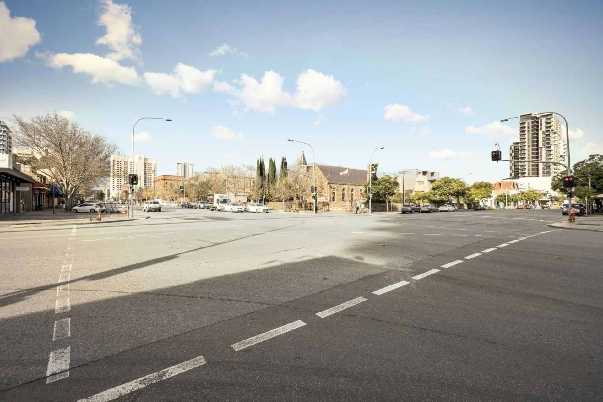 2 Bedroom With Stunning Views And Car Parking Adelaide