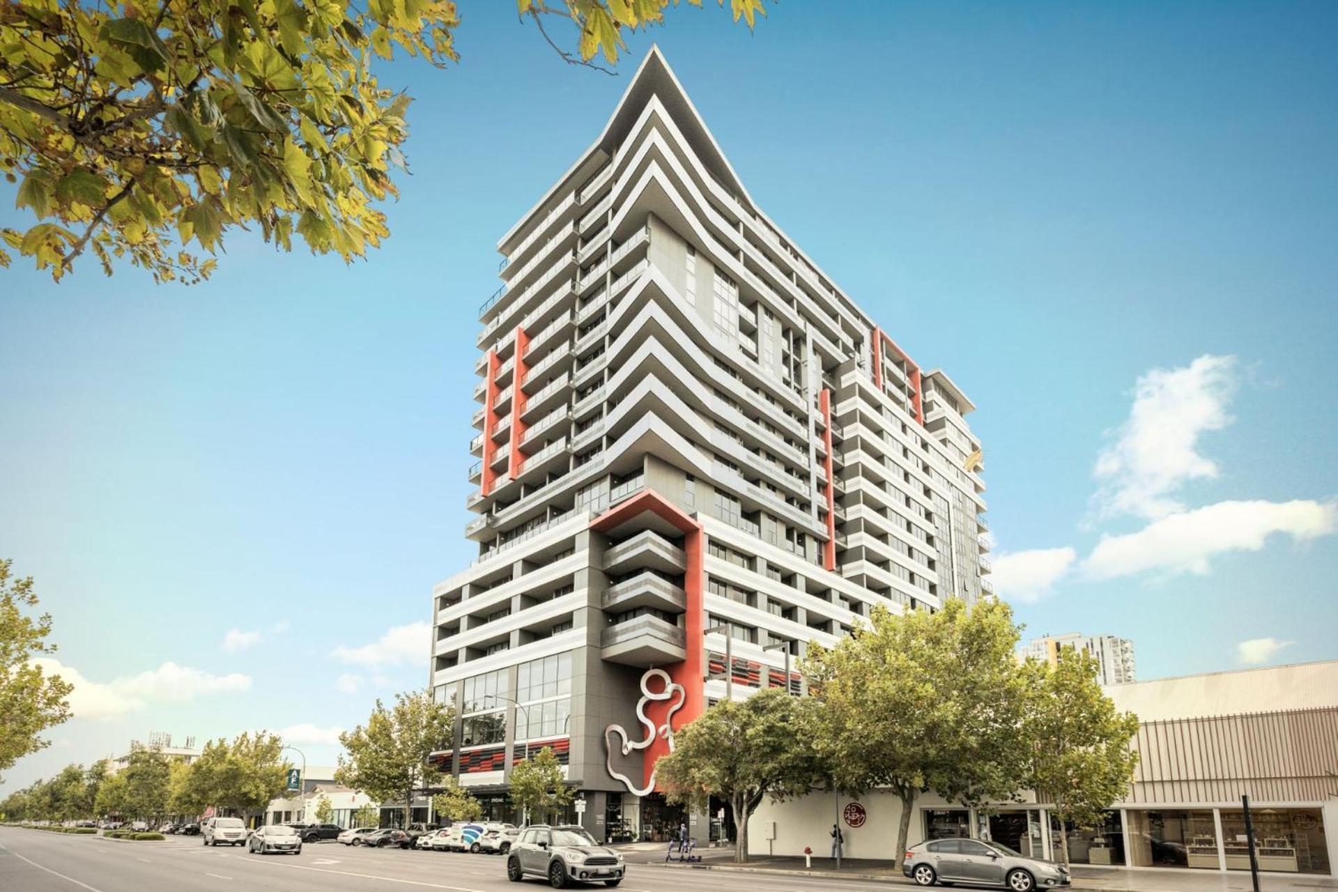 2 Bedroom With Stunning Views And Car Parking *