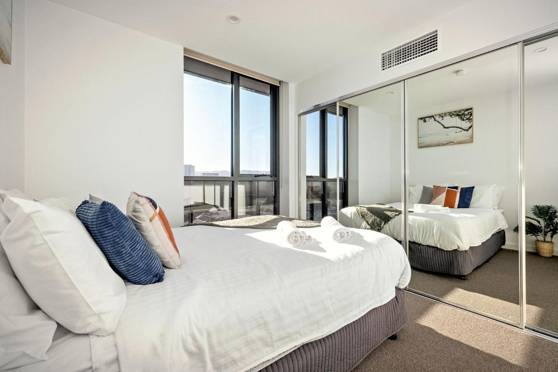 2 Bedroom With Stunning Views And Car Parking Apartment *