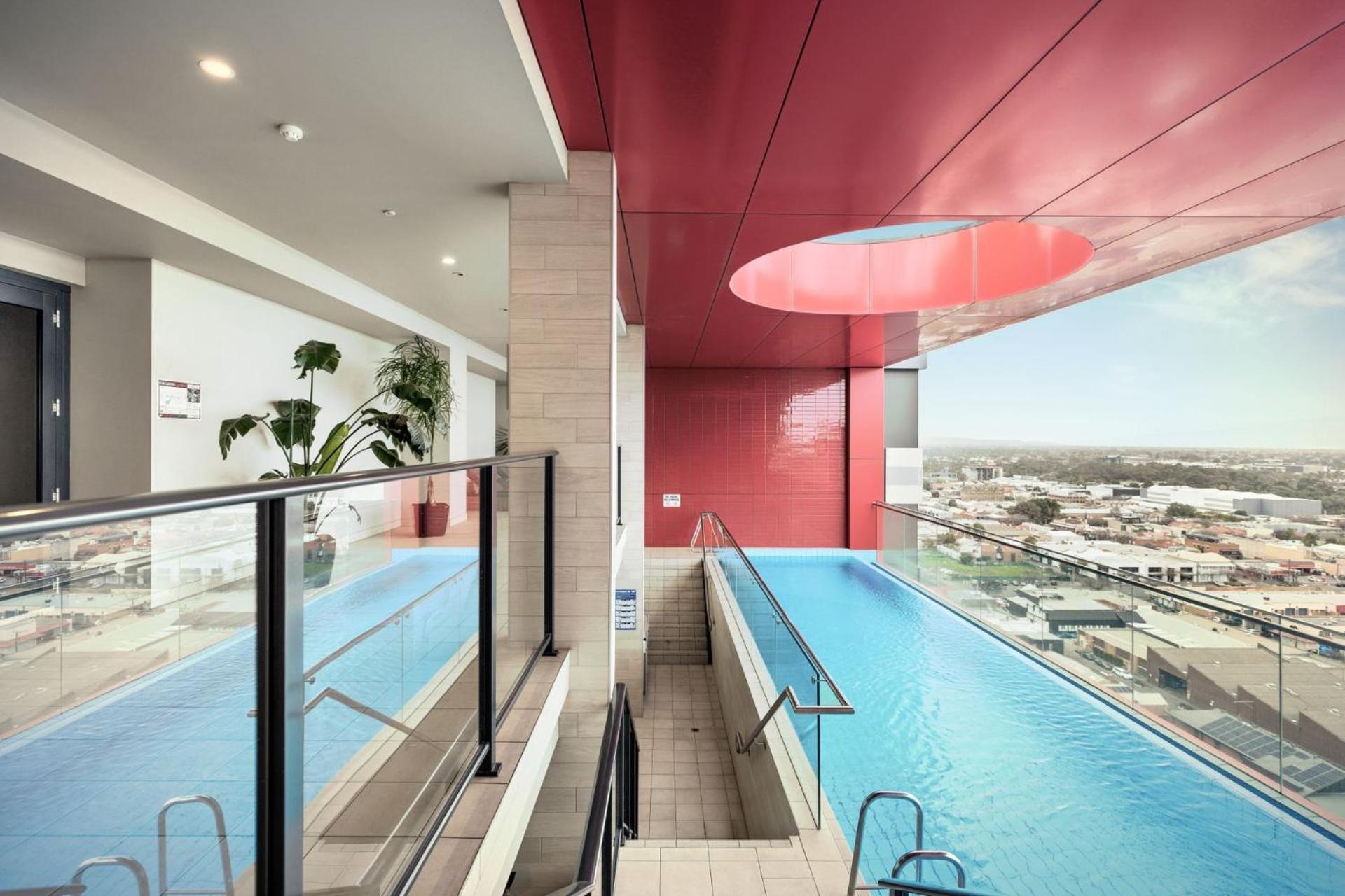 2 Bedroom With Stunning Views And Car Parking * Adelaide