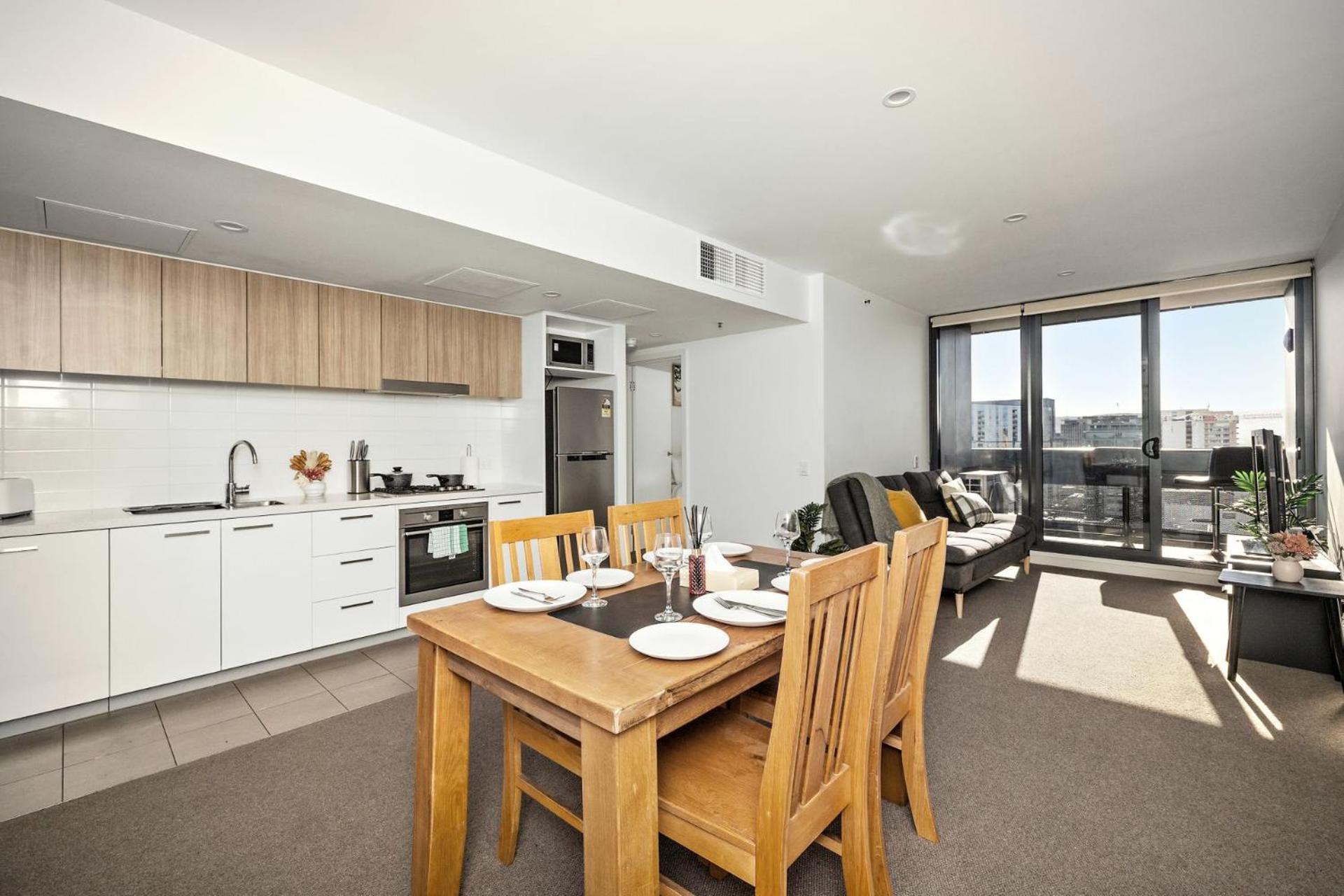 2 Bedroom With Stunning Views And Car Parking Apartment Adelaide