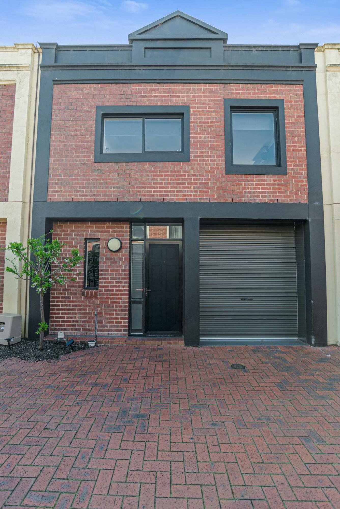 Halifax Muse Pet Friendly Townhouse