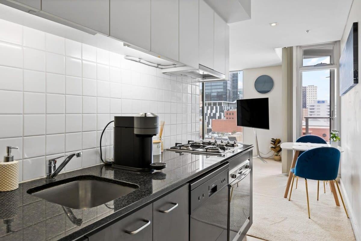 The Amazing Escape - 1br Wi-fi Cbd View *