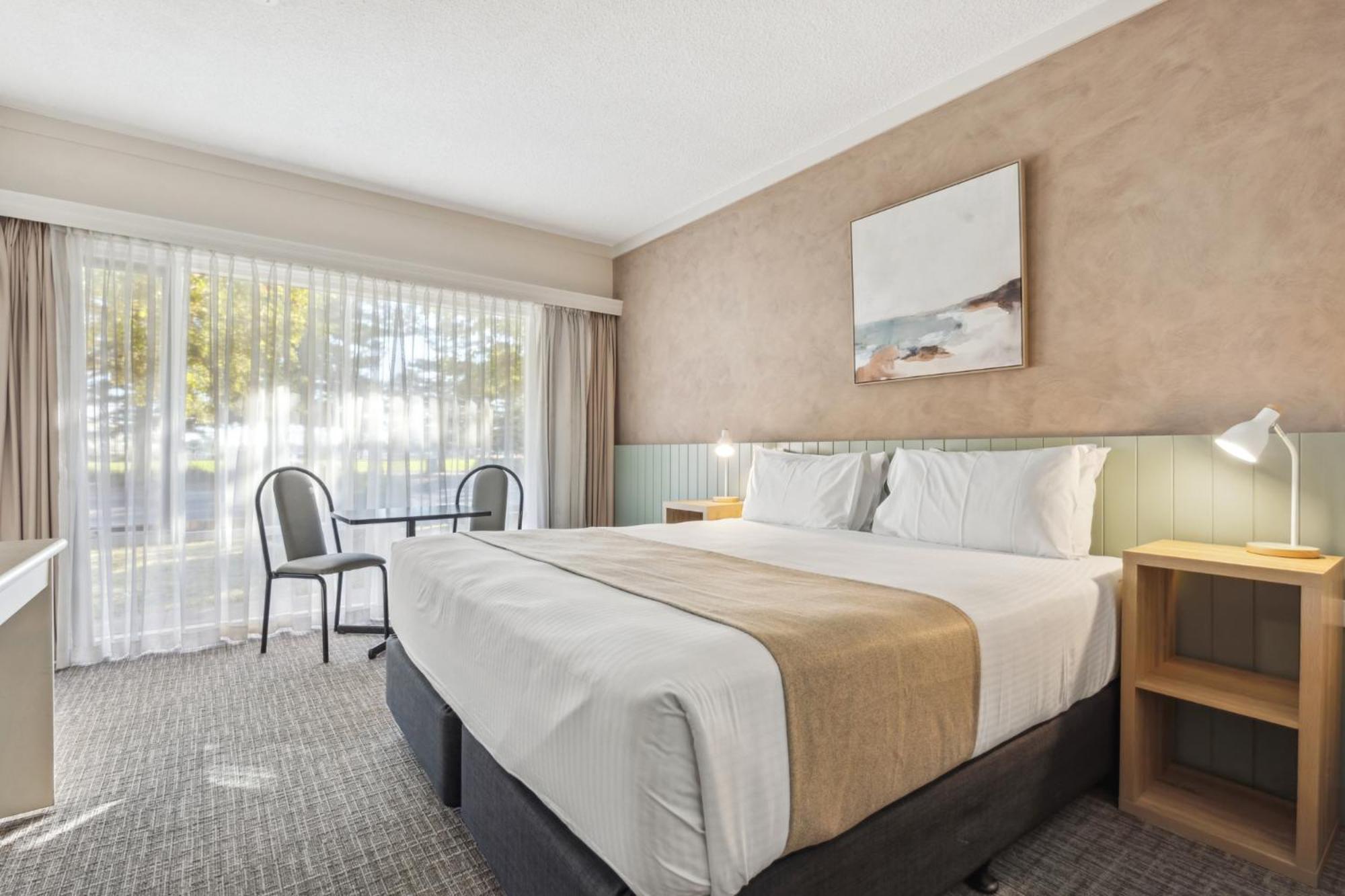Lodge Econo Dockside Glenelg Adelaide
