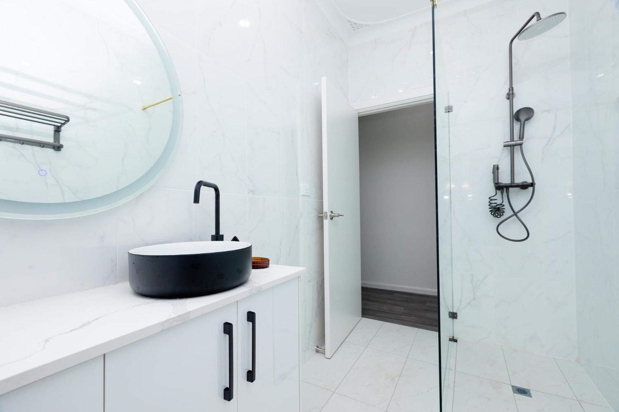 Guest house Escape And Business-3bath Full Kitchen Fast Wifi 3tv-for Large Families And Group *