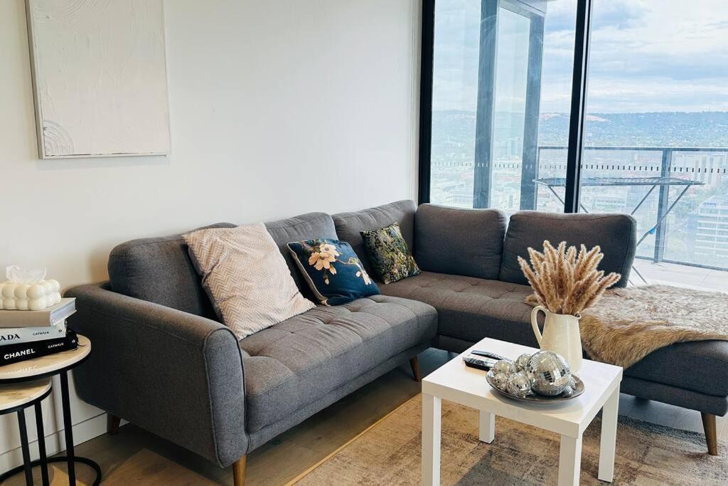2 Bedroom Ap In The Heart Of Cbd Adelaide