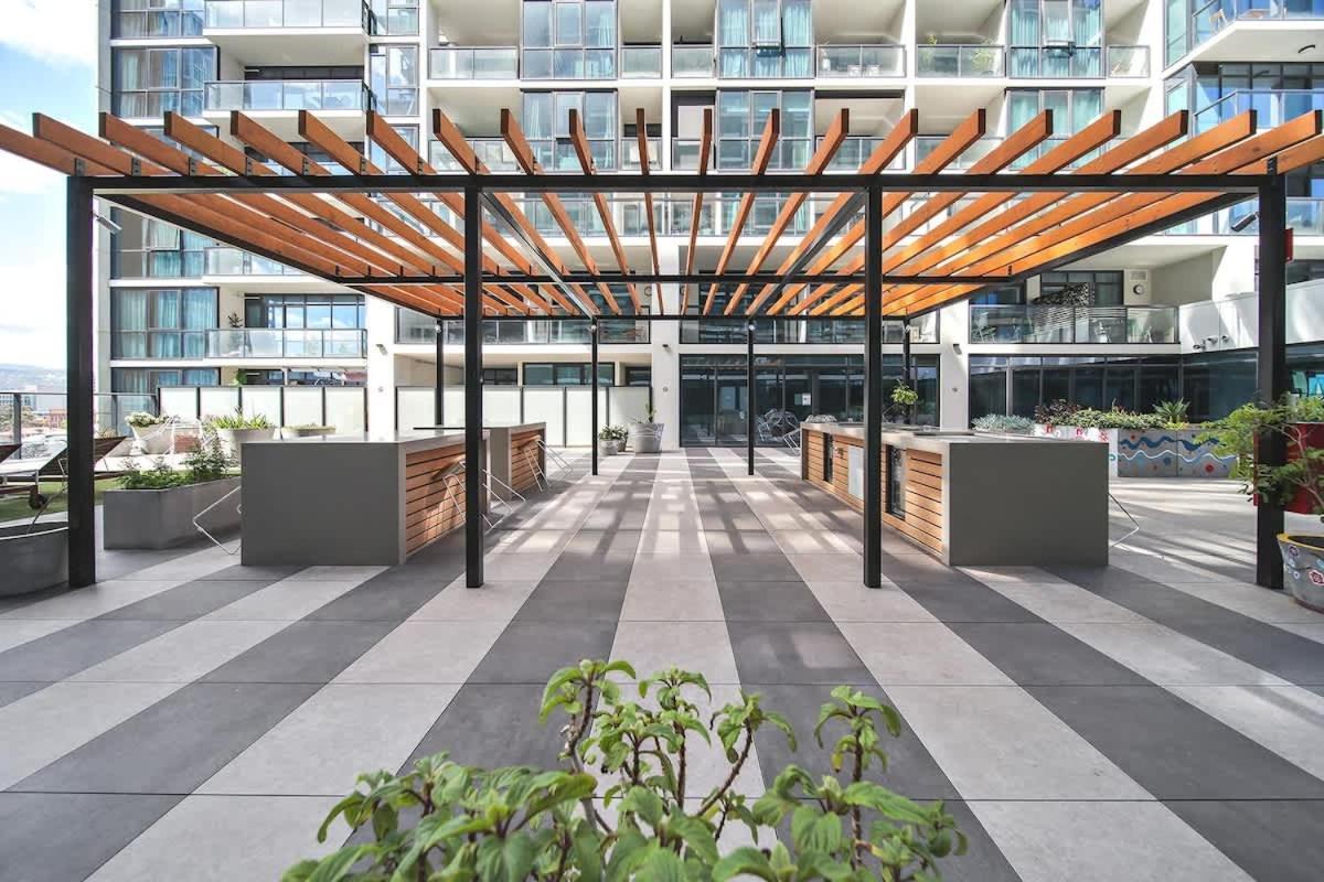 Beautiful Cambodian Inspired With Pool & Gym Apartment Adelaide